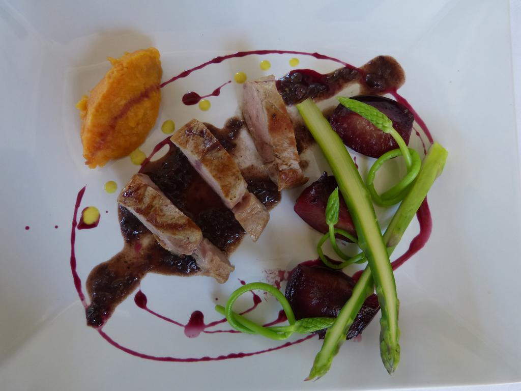 Hotel Lou Caleu Restaurant Le Rocher Des Abeilles Saint-Martin-de-Castillon Exterior photo